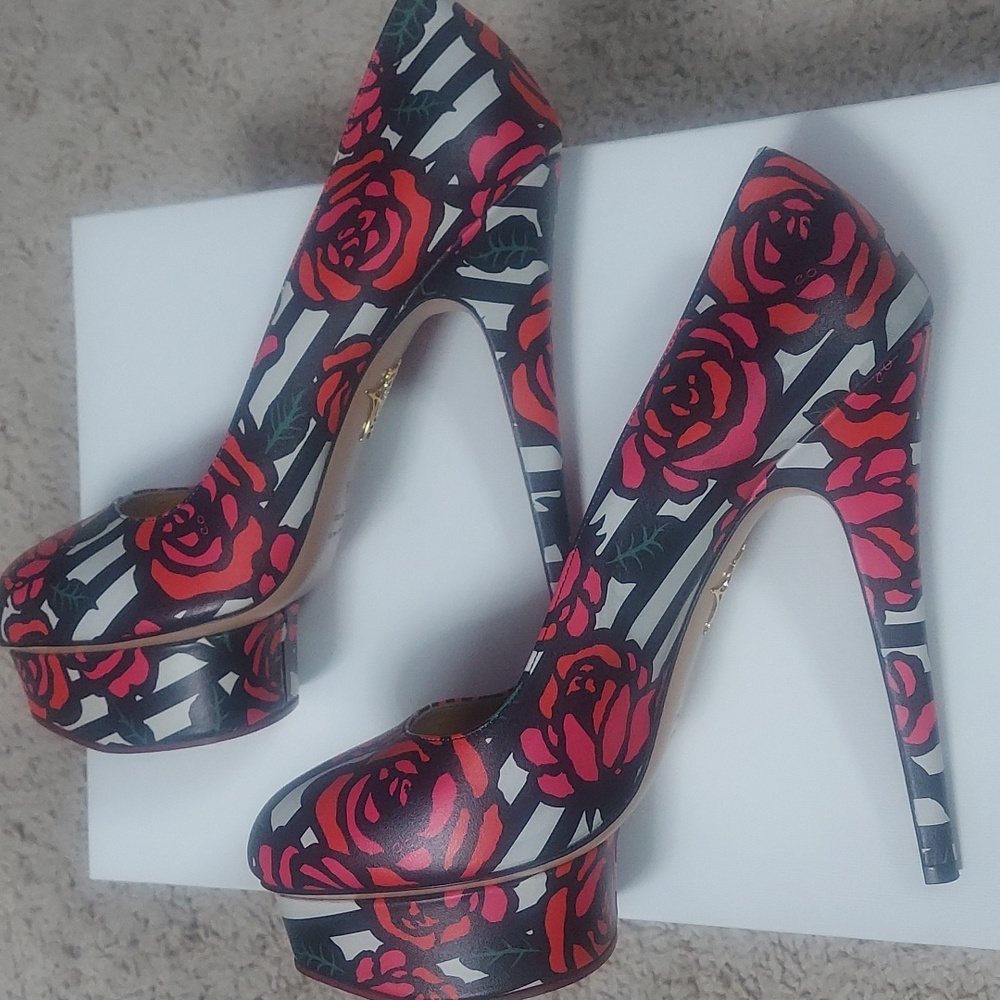 Flower Platform Heels - Picture 2 of 3